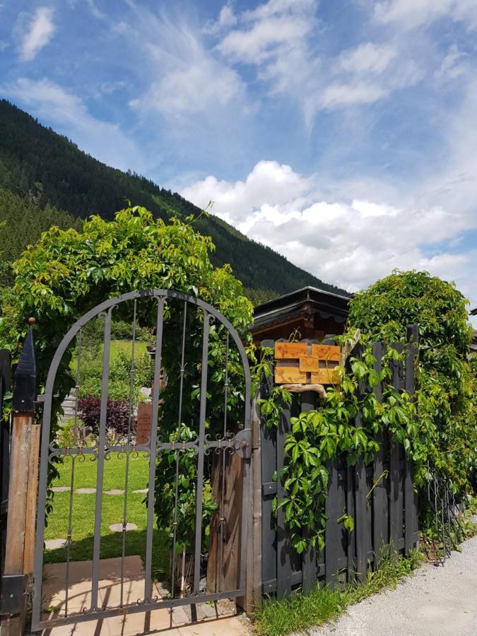 Apartments Schneiterhof - Der Frei-Raum Neustift im Stubaital Exterior photo