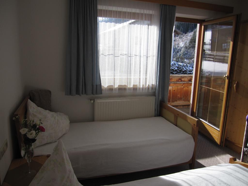 Apartments Schneiterhof - Der Frei-Raum Neustift im Stubaital Room photo